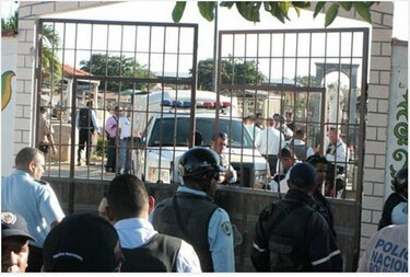 Delincuentes asesinan a siete personas en un cementerio cuando asistían a entierro