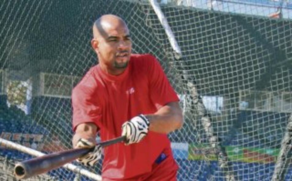 Rubén Rivera es el mejor bateador activo en México