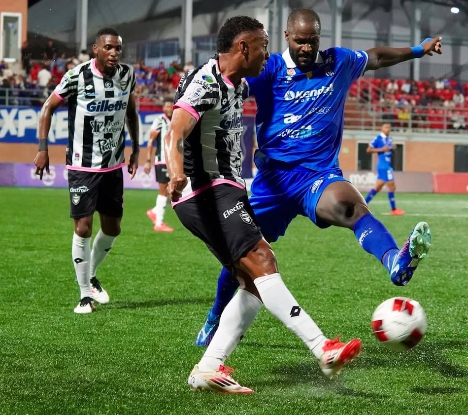 Empate con sabor amargo: Tauro y Árabe Unido siguen sin encontrarle la vuelta al Torneo Clausura