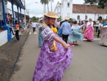 Desfile cívico conmemora los 447 años de fundación de La Villa