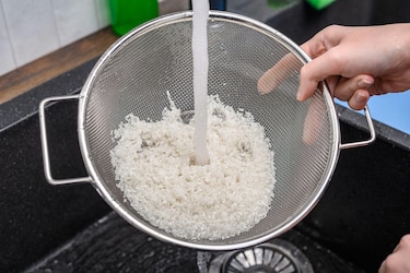 Cómo evitar ingerir los microplásticos que se encuentran en tu cocina