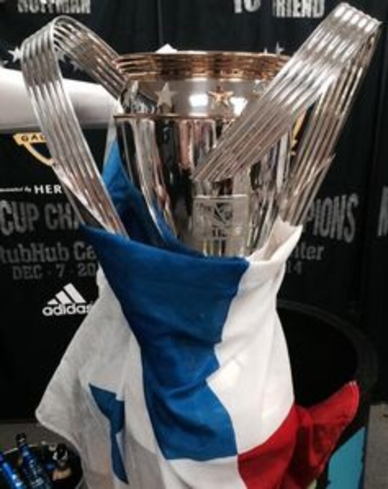 Jaime Penedo le dedica el título a su familia y a Panamá