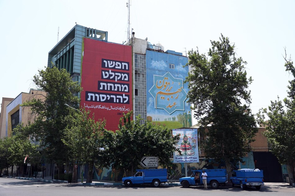 Irán vive una jornada de ataques israelíes contra aeropuertos y refinerías con 90 muertos