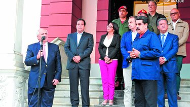 Denuncian a expresidentes por ‘omisión cómplice’