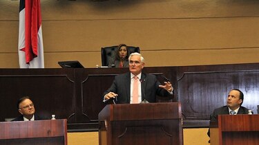 Quijano responde al pleno de la Asamblea Nacional