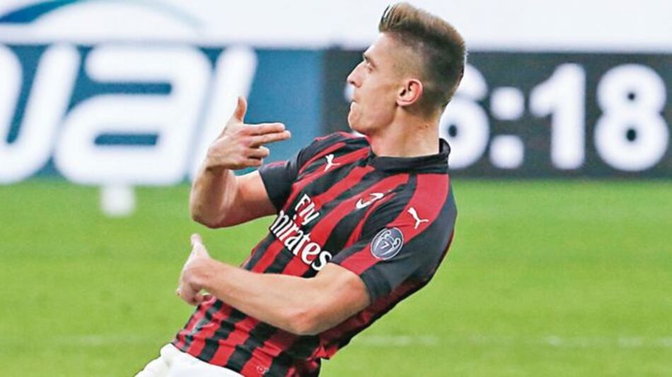 Piatek anota dos y el Milan elimina al Napoli