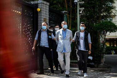Detienen a magnate de la prensa pro democracia Jimmy Lai y a una conocida activista en Hong Kong