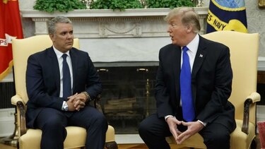 Trump reitera sus advertencias a Maduro frente al presidente de Colombia