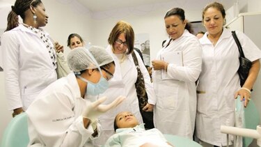 Jair Bolsonaro dice que no puede continuar ‘alimentando a la dictadura cubana’