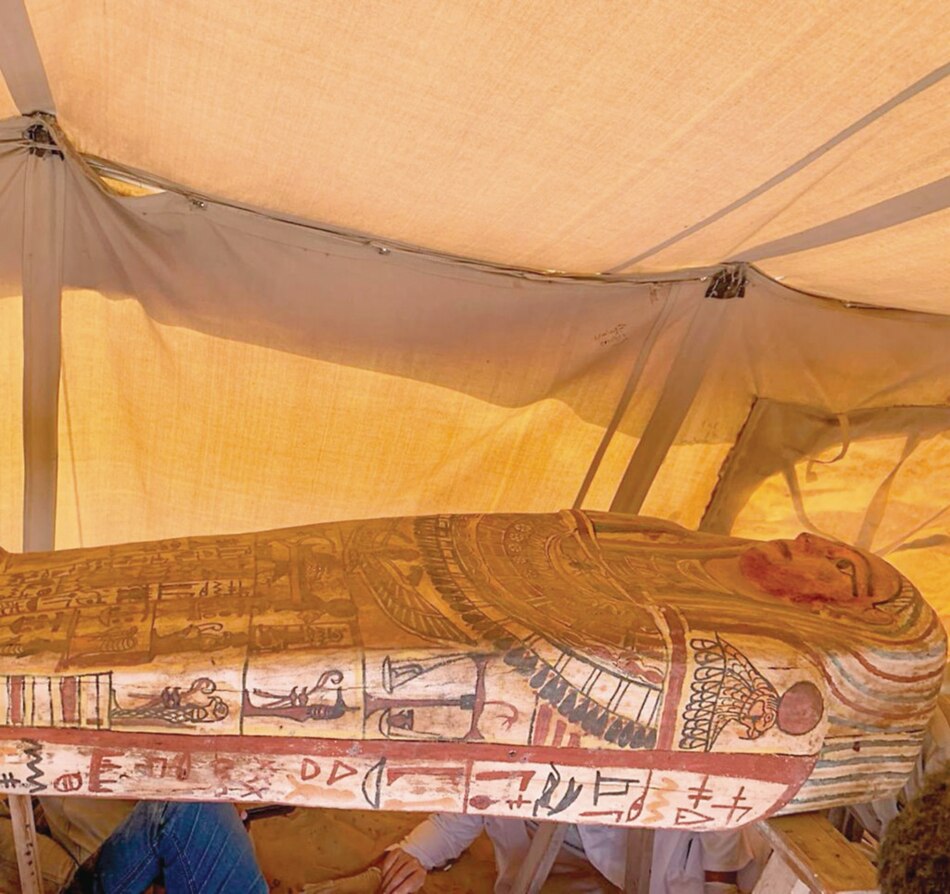 Descubren en Egipto 14 sarcófagos de 2 mil 500 años de antigüedad