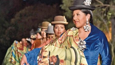 Los ‘cholets’ pasan de la arquitectura a la alta costura