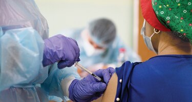 Solo se han vacunado a 152 mil 70 pacientes crónicos 