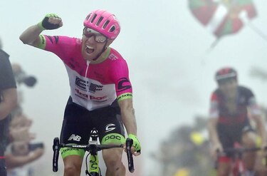 Woods gana etapa 17, Yates aguanta en el liderato