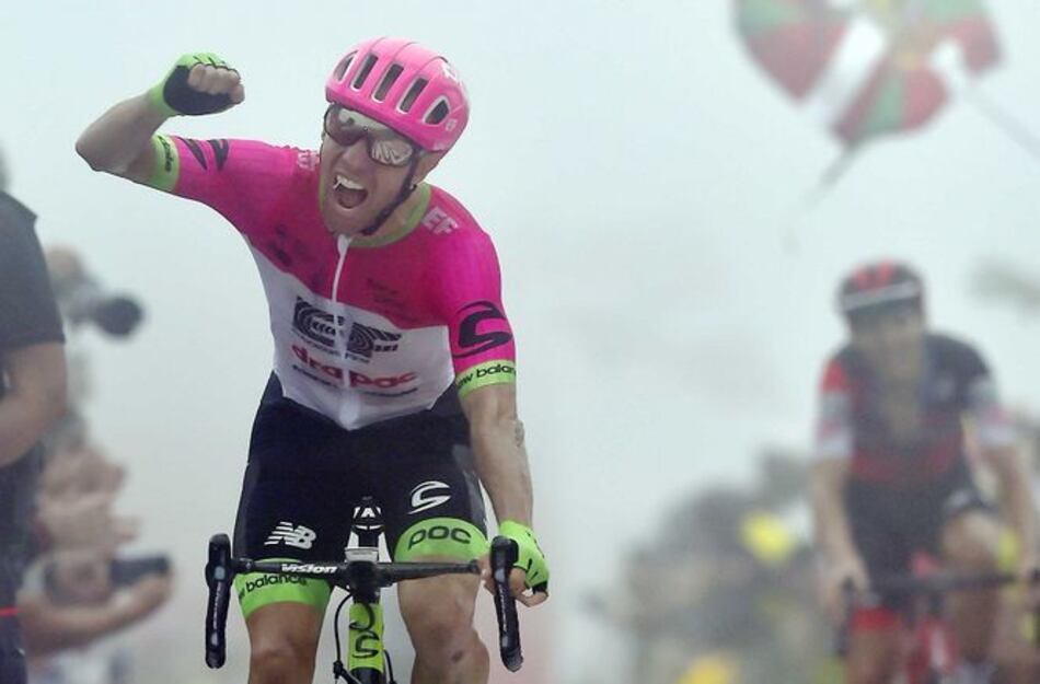 Woods gana etapa 17, Yates aguanta en el liderato