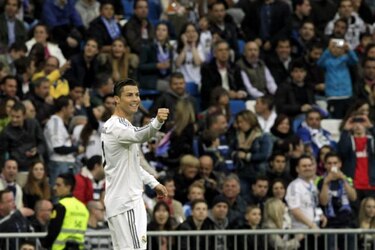 Cristiano vuelve a mostrar su magia y el Real Madrid mantiene la presión