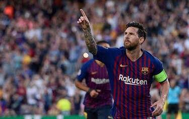 Barcelona golea 4-0 a PSV con tres tantos de Messi