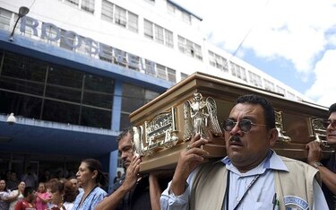 Guatemala: dan último adiós a muertos en ataque de pandilleros
