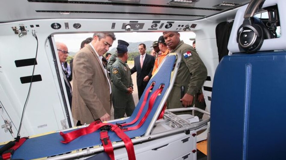 Gobierno de Panamá recibe helicóptero ambulancia como parte de los acuerdos con Finmeccanica