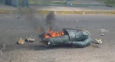 Venezuela: destruyen estatua de Hugo Chávez durante protestas