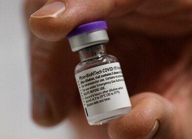 Los menores de 60 años vacunados con AstraZeneca en España podrán recibir segunda dosis de Pfizer