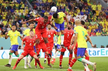 Casemiro manda a Brasil a octavos de final