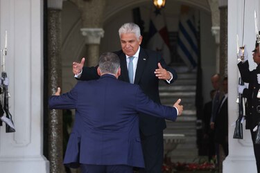 Yamandú Orsi y José Raúl Mulino se reunieron en el Palacio de las Garzas y hablaron sobre el Mercosur