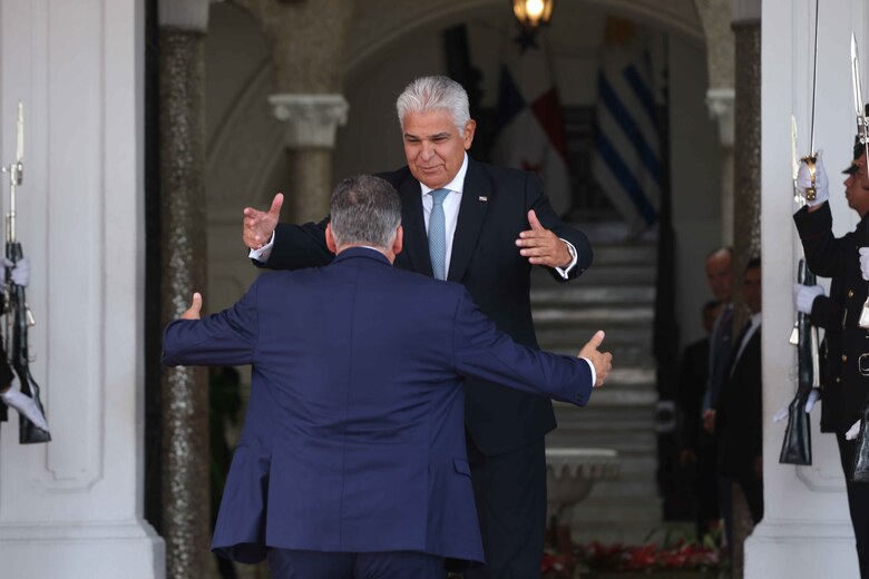 Yamandú Orsi y José Raúl Mulino se reunieron en el Palacio de las Garzas y hablaron sobre el Mercosur