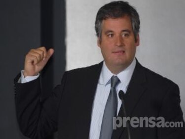 Papadimitriu y Shamah confrontan a ex embajadora de EU