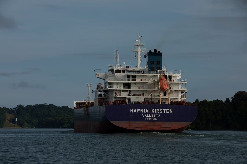 Canal de Panamá incrementa a 34 los tránsitos diarios e inicia análisis hídricos con otras entidades