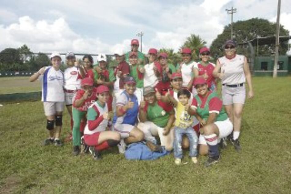 Chiriquí conquistó triangular de bola suave