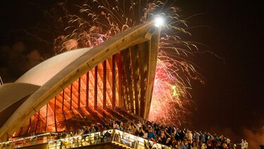 Fuegos artificiales y espectáculos de luces: las imágenes de las celebraciones de Año Nuevo alrededor del mundo