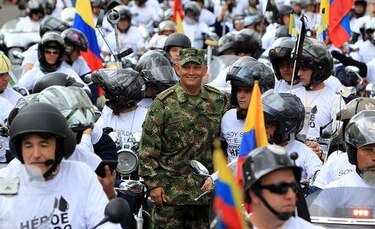 Motociclistas rinden homenaje a militares heridos