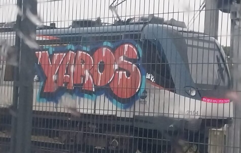 Vandalizan vagón del metro en línea 2