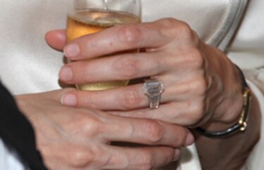 ¿Angelina Jolie y Brad Pitt pelean por el anillo de compromiso?