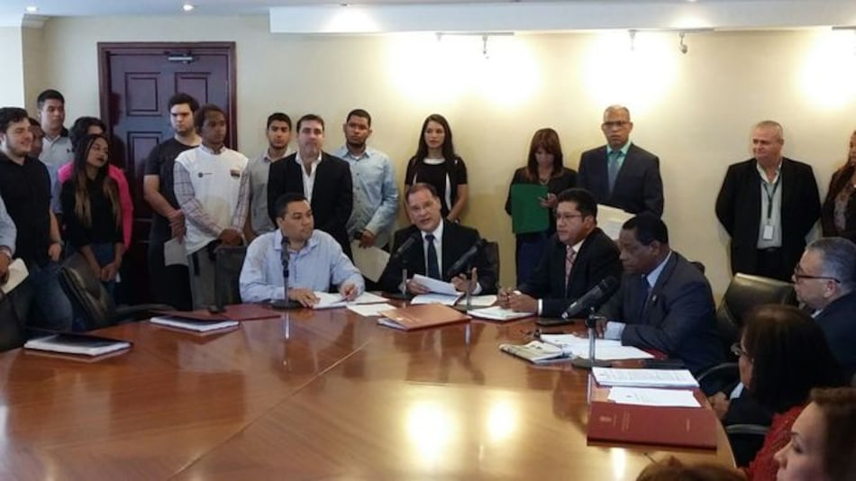 Abren periodo para objetar a los 26 aspirantes a Defensor