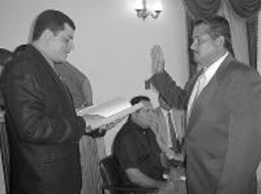 Irving González asume Gobernación de Coclé