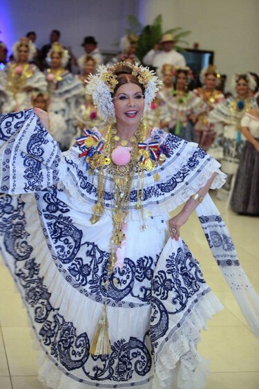 Las bodas de oro del reinado de Carmen Amada Pinzón