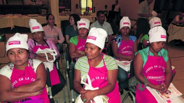 Madres santiagueñas se perfeccionan en cocina criolla