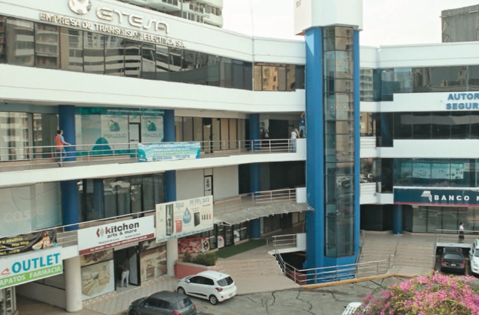 Fitch ajusta a negativa las perspectivas de Etesa y reafirma la de La Hipotecaria