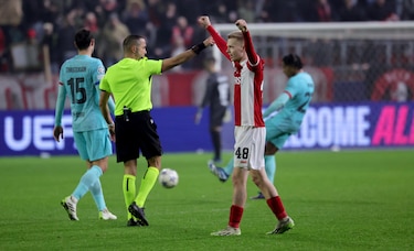 El Barça regala la victoria en Amberes, pero pasa a octavos como primero de grupo