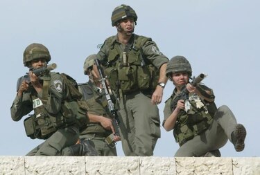 Detenidos 12 palestinos durante la búsqueda de tres israelíes desaparecidos