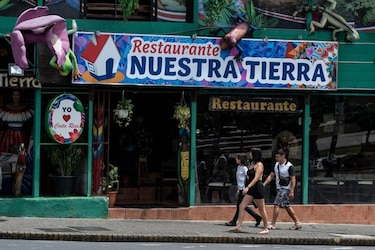 Por qué Costa Rica se convirtió en la nación con el mayor aumento de millonarios extranjeros en América Latina y qué efectos provoca en el país