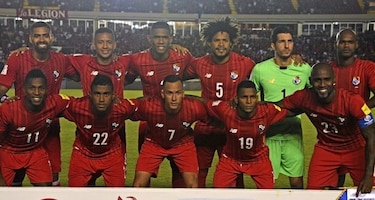 Jugadores y técnicos de la selección de fútbol, abanderados  el 3 de noviembre