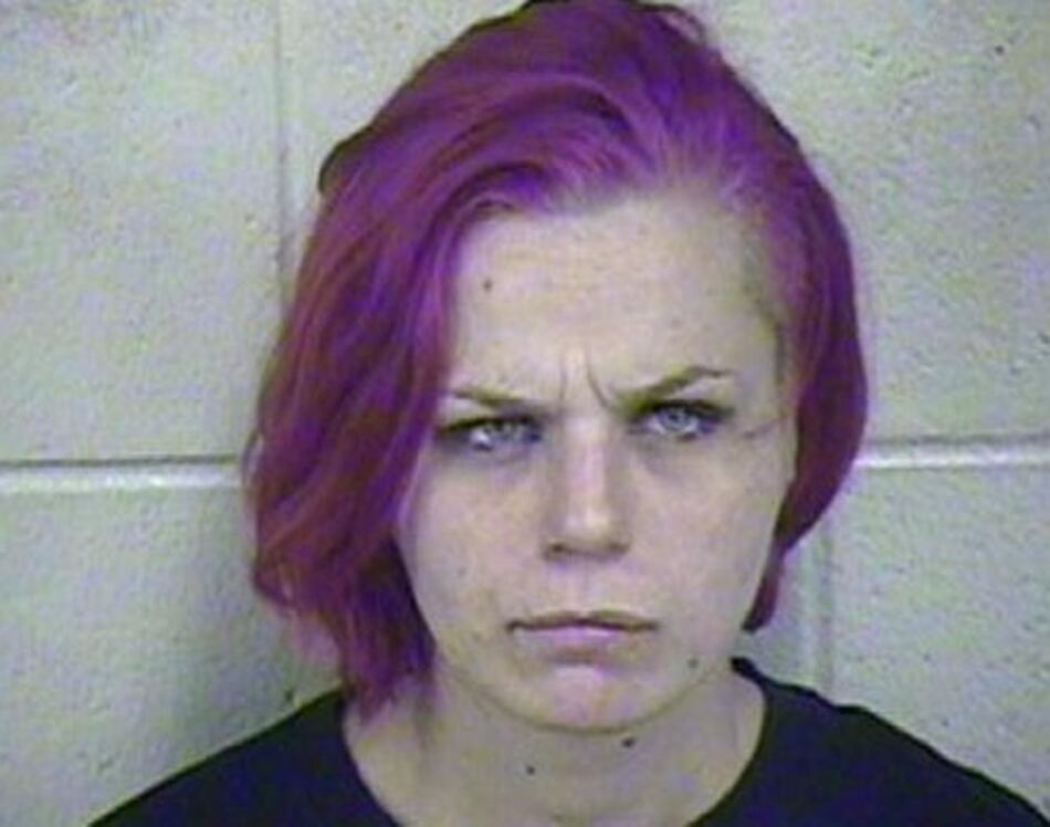 Acusan de maltrato a madre de dos niños que vivían en caverna