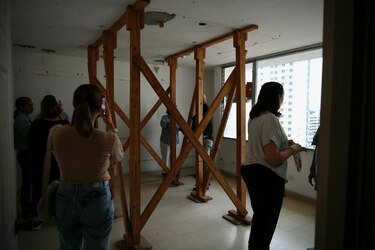 El calvario de 28 familias en el PH Crystal: el Municipio de Panamá los deja plantados
