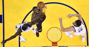 Los Warriors ganan el primer juego de la final