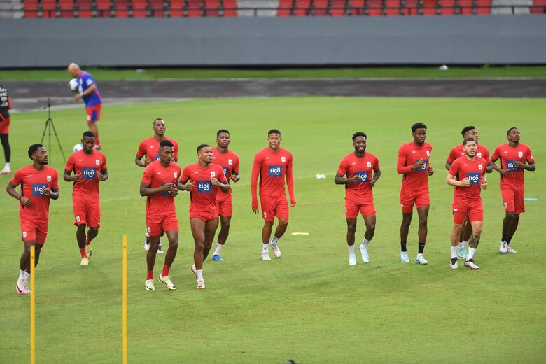 Thomas Christiansen confirma las bajas de José Córdoba y Erick Davis