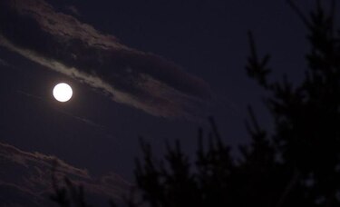 Una hermosa noche con un eclipse de superluna