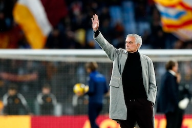 Mourinho se despide; Roma anuncia a Rossi