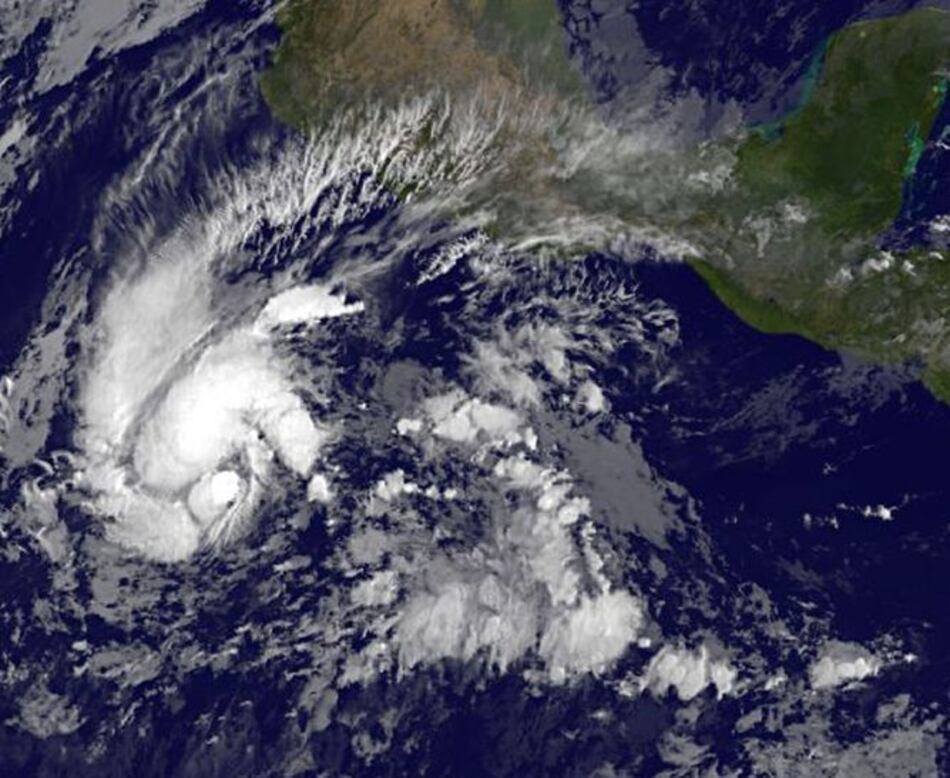 Tardío huracán ‘Sandra’ sigue ganando fuerza en el Pacífico